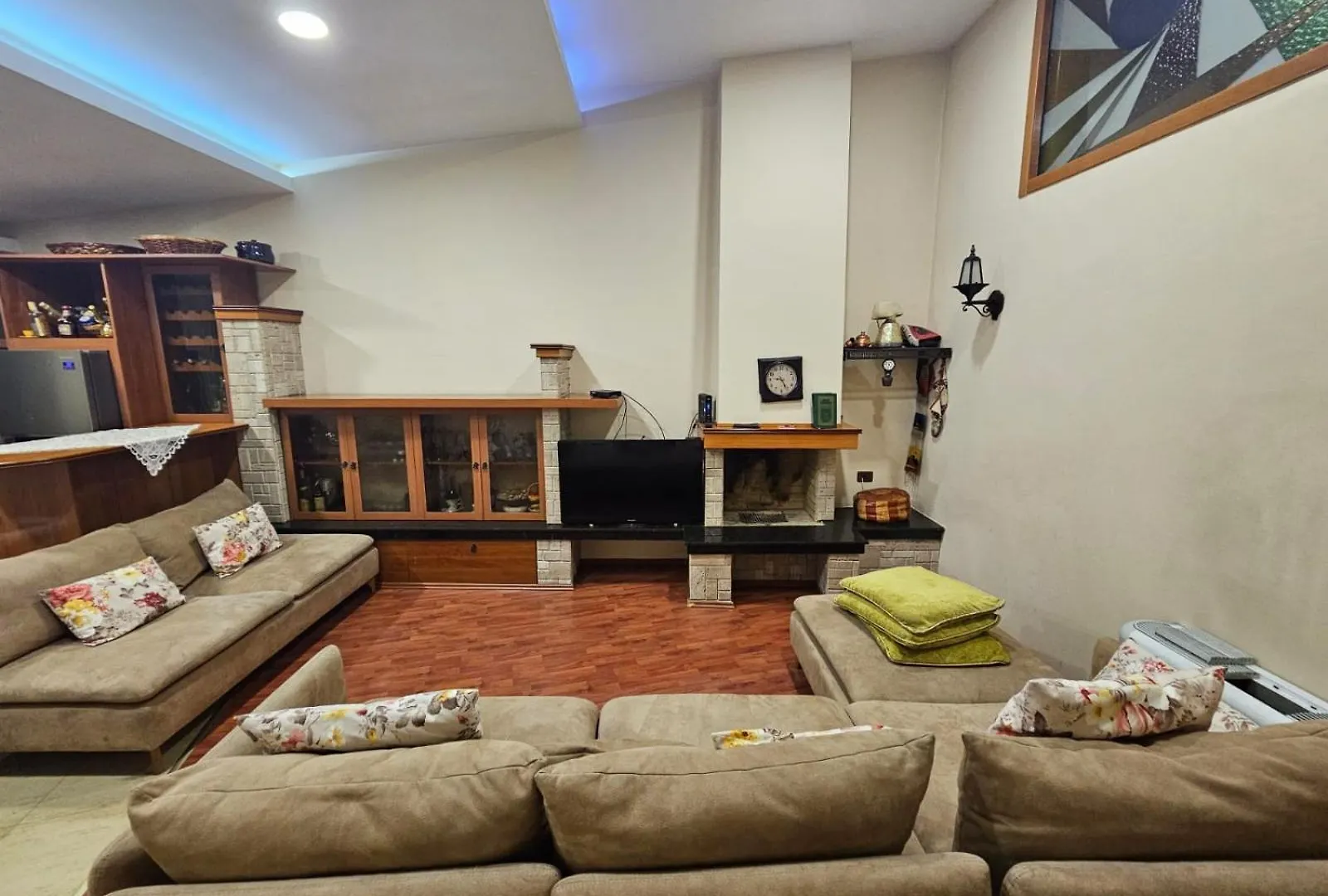 Duplex, Next To The New Bazaar Apartment Tirana